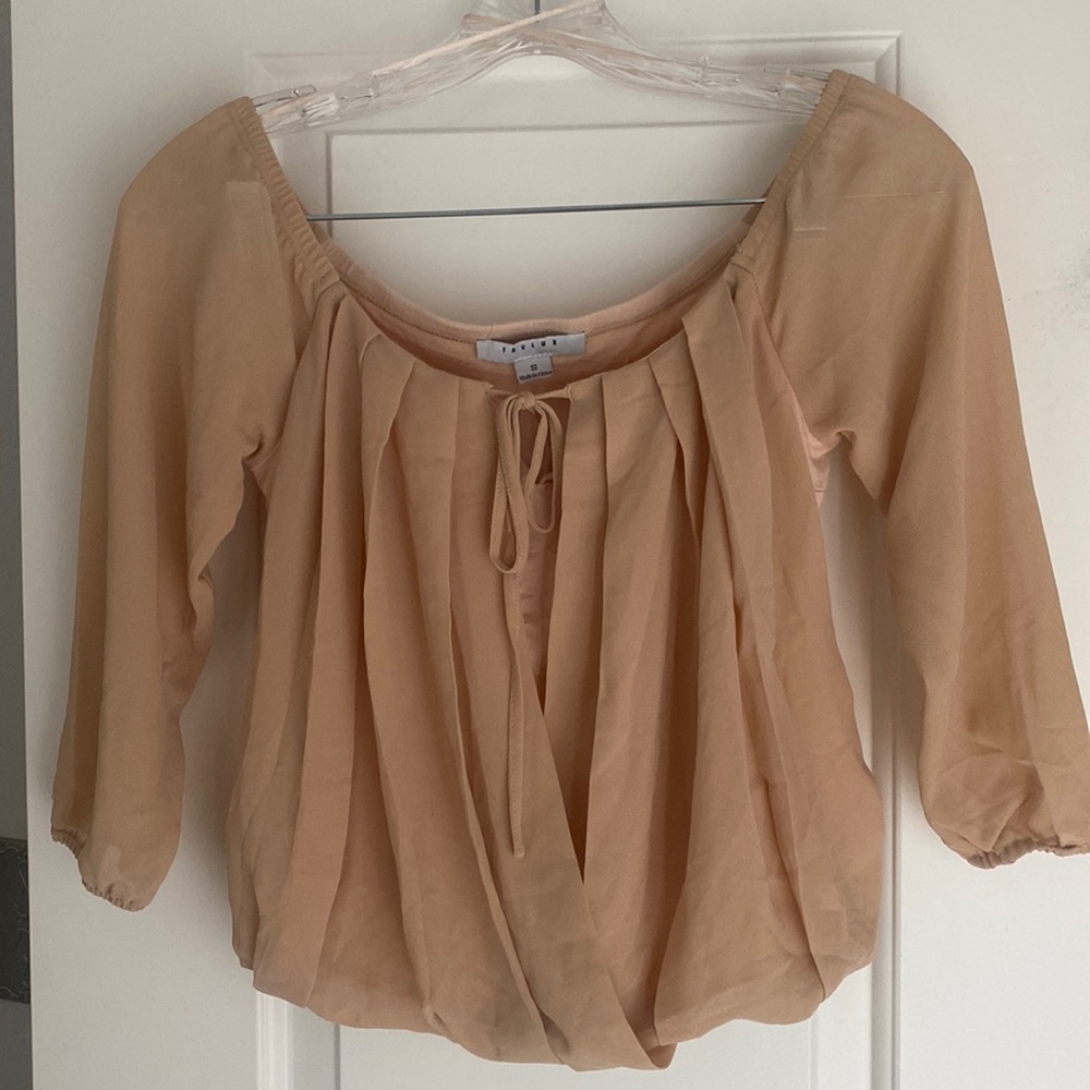 Super cute top by Pavlox.